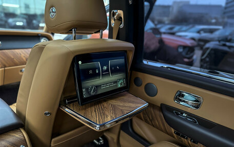 Rolls-Royce Cullinan, 2019 год, 34 000 000 рублей, 9 фотография