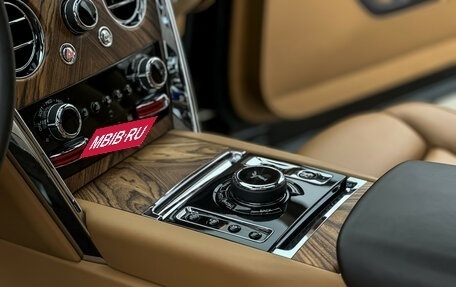 Rolls-Royce Cullinan, 2019 год, 34 000 000 рублей, 12 фотография