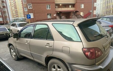 Lexus RX IV рестайлинг, 2000 год, 730 000 рублей, 2 фотография