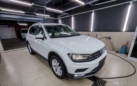 Volkswagen Tiguan II, 2017 год, 1 998 000 рублей, 1 фотография