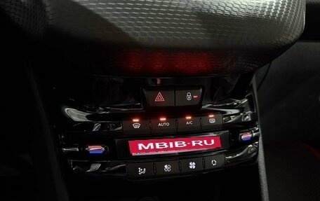 Peugeot 2008 II, 2014 год, 829 000 рублей, 14 фотография