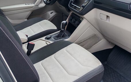 Volkswagen Tiguan II, 2017 год, 1 998 000 рублей, 8 фотография