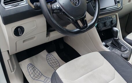 Volkswagen Tiguan II, 2017 год, 1 998 000 рублей, 7 фотография