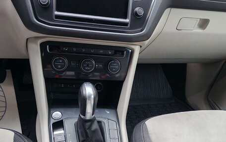 Volkswagen Tiguan II, 2017 год, 1 998 000 рублей, 10 фотография