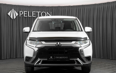 Mitsubishi Outlander III рестайлинг 3, 2021 год, 2 680 000 рублей, 3 фотография