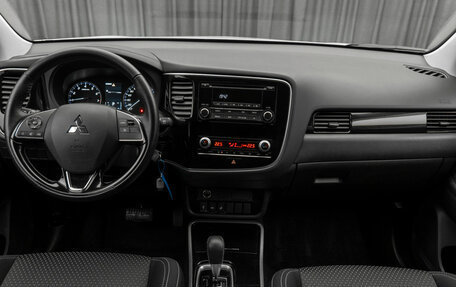 Mitsubishi Outlander III рестайлинг 3, 2021 год, 2 680 000 рублей, 9 фотография