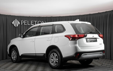 Mitsubishi Outlander III рестайлинг 3, 2021 год, 2 680 000 рублей, 4 фотография