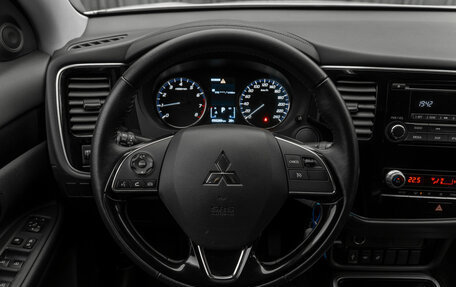 Mitsubishi Outlander III рестайлинг 3, 2021 год, 2 680 000 рублей, 11 фотография