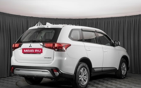 Mitsubishi Outlander III рестайлинг 3, 2021 год, 2 680 000 рублей, 5 фотография