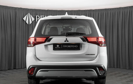 Mitsubishi Outlander III рестайлинг 3, 2021 год, 2 680 000 рублей, 25 фотография