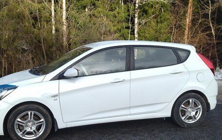 Hyundai Solaris II рестайлинг, 2012 год, 800 000 рублей, 4 фотография