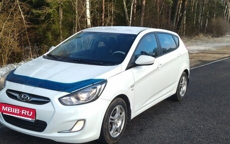 Hyundai Solaris II рестайлинг, 2012 год, 800 000 рублей, 2 фотография