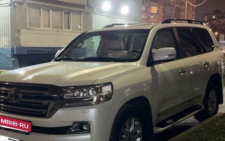 Toyota Land Cruiser 200, 2019 год, 7 800 000 рублей, 4 фотография