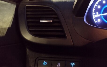 Hyundai Solaris II рестайлинг, 2015 год, 869 000 рублей, 23 фотография