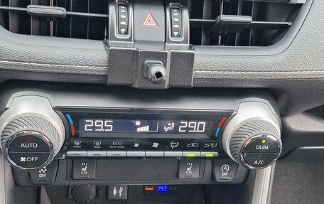 Toyota RAV4, 2021 год, 4 000 000 рублей, 5 фотография