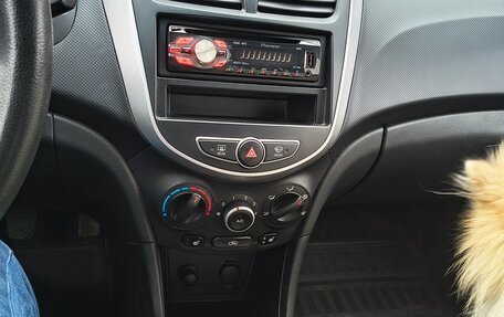 Hyundai Solaris II рестайлинг, 2011 год, 595 000 рублей, 19 фотография