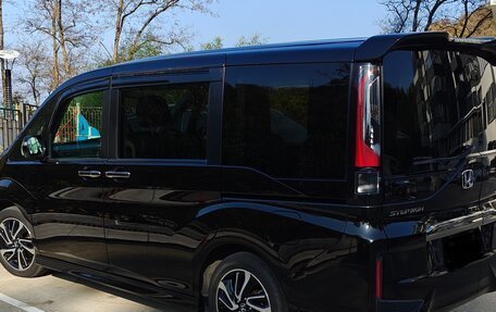 Honda Stepwgn IV, 2016 год, 2 350 000 рублей, 2 фотография