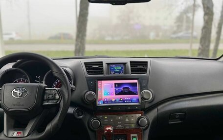 Toyota Highlander III, 2013 год, 2 047 000 рублей, 17 фотография