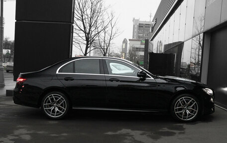 Mercedes-Benz E-Класс, 2020 год, 4 500 000 рублей, 4 фотография