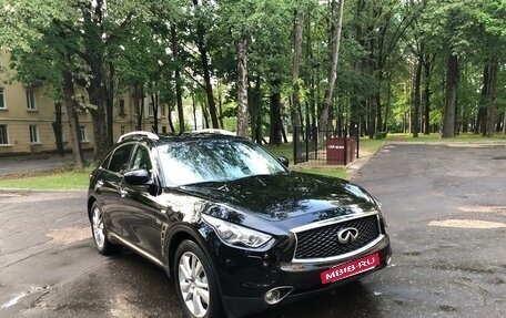 Infiniti QX70, 2015 год, 2 350 000 рублей, 8 фотография