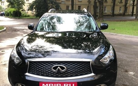 Infiniti QX70, 2015 год, 2 350 000 рублей, 13 фотография