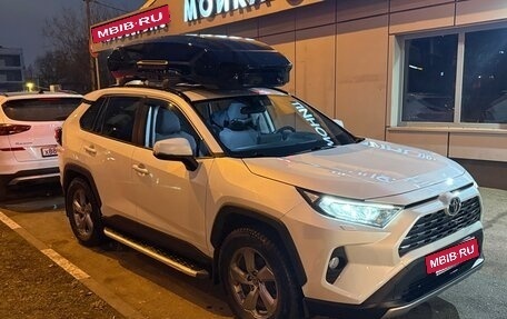 Toyota RAV4, 2020 год, 3 450 000 рублей, 2 фотография