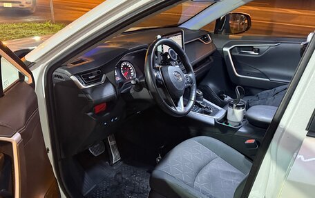 Toyota RAV4, 2020 год, 3 450 000 рублей, 9 фотография