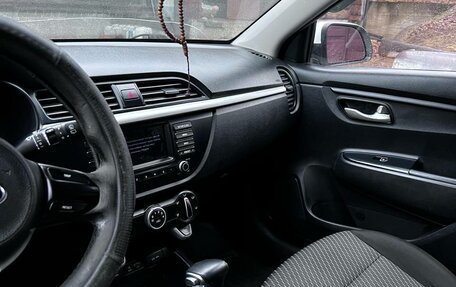 KIA Rio IV, 2018 год, 1 000 000 рублей, 5 фотография