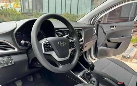 Hyundai Solaris II рестайлинг, 2017 год, 850 000 рублей, 4 фотография