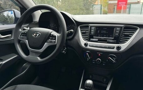 Hyundai Solaris II рестайлинг, 2017 год, 850 000 рублей, 10 фотография
