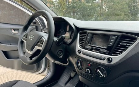 Hyundai Solaris II рестайлинг, 2017 год, 850 000 рублей, 9 фотография