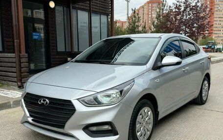 Hyundai Solaris II рестайлинг, 2017 год, 850 000 рублей, 2 фотография