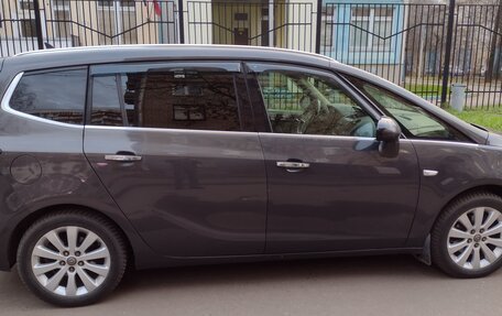 Opel Zafira C рестайлинг, 2013 год, 1 040 000 рублей, 2 фотография