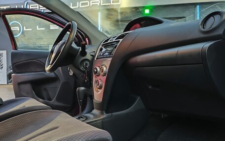 Toyota Yaris III рестайлинг, 2008 год, 700 000 рублей, 10 фотография