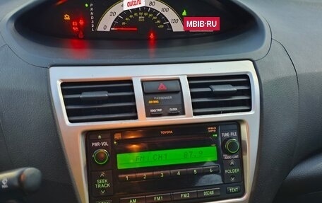 Toyota Yaris III рестайлинг, 2008 год, 700 000 рублей, 12 фотография