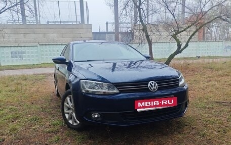 Volkswagen Jetta VI, 2012 год, 1 059 000 рублей, 2 фотография