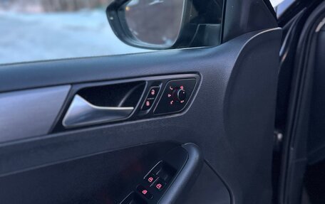 Volkswagen Jetta VI, 2011 год, 870 000 рублей, 21 фотография