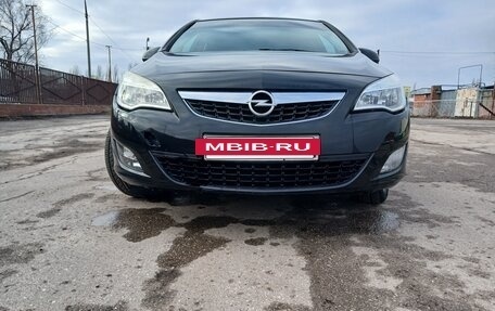 Opel Astra J, 2011 год, 700 000 рублей, 2 фотография