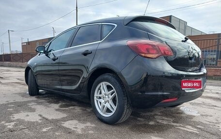 Opel Astra J, 2011 год, 700 000 рублей, 5 фотография