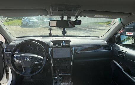 Toyota Camry, 2017 год, 2 650 000 рублей, 10 фотография