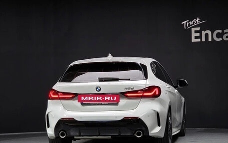 BMW 1 серия, 2022 год, 1 860 000 рублей, 3 фотография