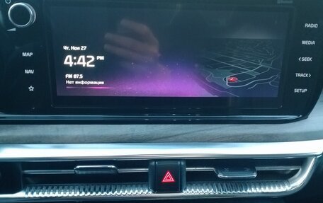 KIA K5, 2021 год, 2 300 000 рублей, 21 фотография