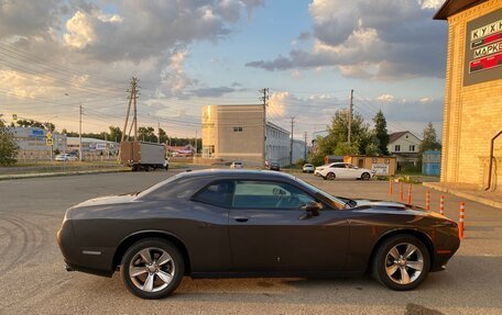 Dodge Challenger III рестайлинг 2, 2016 год, 2 500 000 рублей, 5 фотография