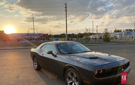 Dodge Challenger III рестайлинг 2, 2016 год, 2 500 000 рублей, 2 фотография