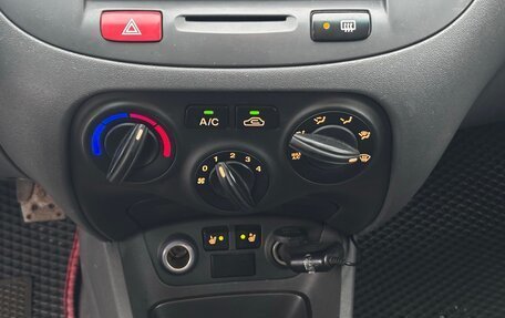 KIA Rio II, 2007 год, 395 000 рублей, 24 фотография