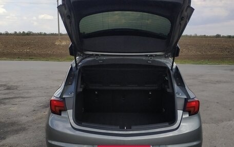 Opel Astra K, 2018 год, 1 500 000 рублей, 19 фотография