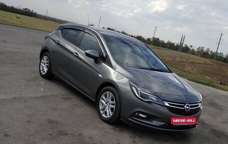 Opel Astra K, 2018 год, 1 500 000 рублей, 24 фотография