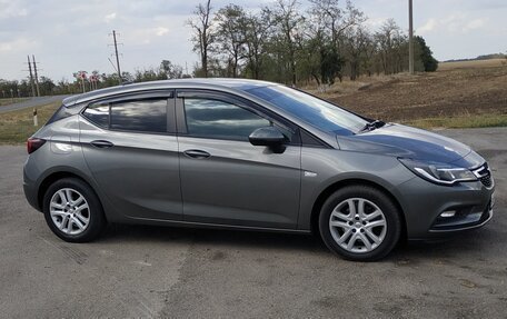 Opel Astra K, 2018 год, 1 500 000 рублей, 28 фотография
