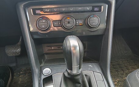 Volkswagen Tiguan II, 2017 год, 2 200 000 рублей, 10 фотография