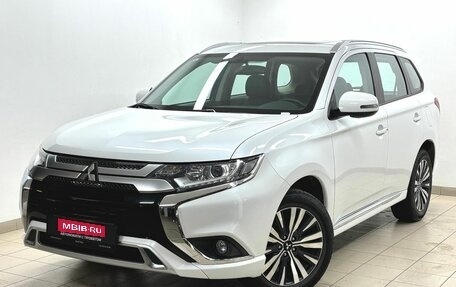 Mitsubishi Outlander III рестайлинг 3, 2022 год, 2 670 000 рублей, 1 фотография
